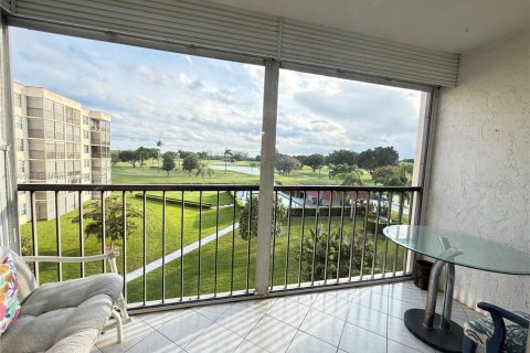 Снять в аренду кондоминиум в Пемброк-Пайнс, Флорида 1 спальня, 74.32м2, № 1957271 - фото 1
