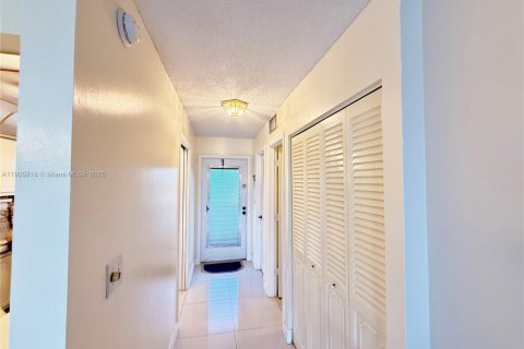 Снять в аренду кондоминиум в Пемброк-Пайнс, Флорида 1 спальня, 74.32м2, № 1957271 - фото 4