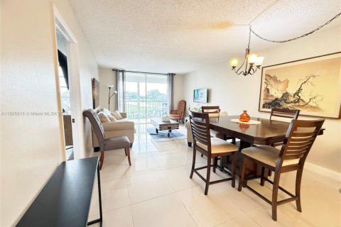 Снять в аренду кондоминиум в Пемброк-Пайнс, Флорида 1 спальня, 74.32м2, № 1957271 - фото 8