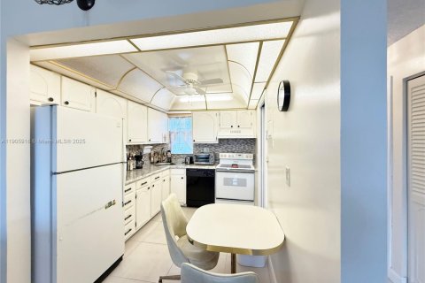 Снять в аренду кондоминиум в Пемброк-Пайнс, Флорида 1 спальня, 74.32м2, № 1957271 - фото 24