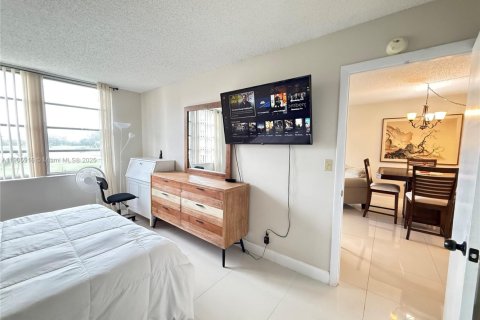 Снять в аренду кондоминиум в Пемброк-Пайнс, Флорида 1 спальня, 74.32м2, № 1957271 - фото 11