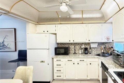 Снять в аренду кондоминиум в Пемброк-Пайнс, Флорида 1 спальня, 74.32м2, № 1957271 - фото 23