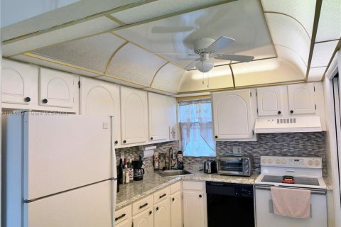 Снять в аренду кондоминиум в Пемброк-Пайнс, Флорида 1 спальня, 74.32м2, № 1957271 - фото 21