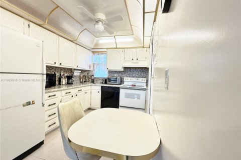 Снять в аренду кондоминиум в Пемброк-Пайнс, Флорида 1 спальня, 74.32м2, № 1957271 - фото 25