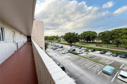 Снять в аренду кондоминиум в Пемброк-Пайнс, Флорида 1 спальня, 74.32м2, № 1957271 - фото 27