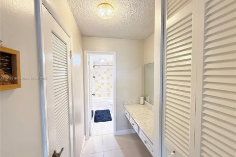 Снять в аренду кондоминиум в Пемброк-Пайнс, Флорида 1 спальня, 74.32м2, № 1957271 - фото 19