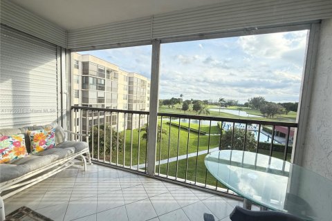 Снять в аренду кондоминиум в Пемброк-Пайнс, Флорида 1 спальня, 74.32м2, № 1957271 - фото 3