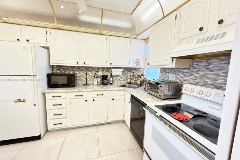 Снять в аренду кондоминиум в Пемброк-Пайнс, Флорида 1 спальня, 74.32м2, № 1957271 - фото 26