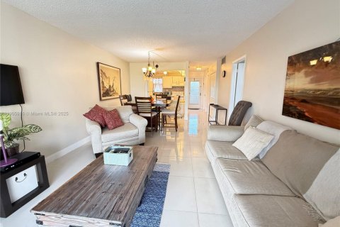 Снять в аренду кондоминиум в Пемброк-Пайнс, Флорида 1 спальня, 74.32м2, № 1957271 - фото 6