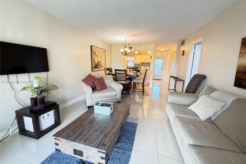 Снять в аренду кондоминиум в Пемброк-Пайнс, Флорида 1 спальня, 74.32м2, № 1957271 - фото 7