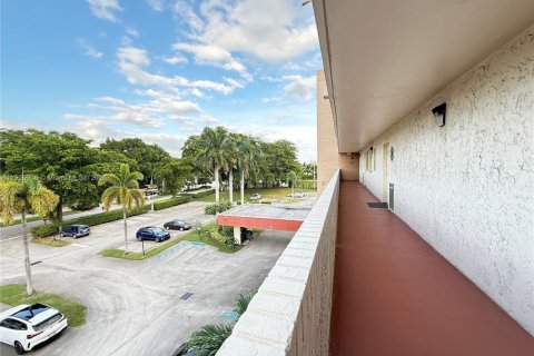 Снять в аренду кондоминиум в Пемброк-Пайнс, Флорида 1 спальня, 74.32м2, № 1957271 - фото 28