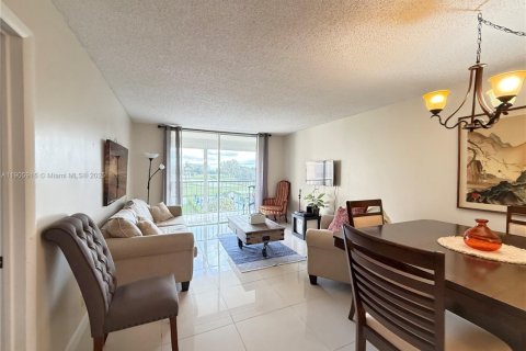 Снять в аренду кондоминиум в Пемброк-Пайнс, Флорида 1 спальня, 74.32м2, № 1957271 - фото 5