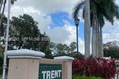 Condo in Tamarac, Florida, 2 bedrooms  № 2399984 - photo 2