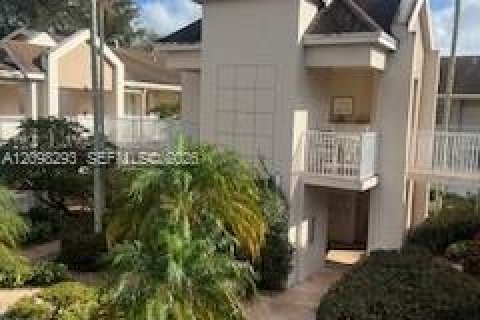 Condo in Tamarac, Florida, 2 bedrooms  № 2399984 - photo 4