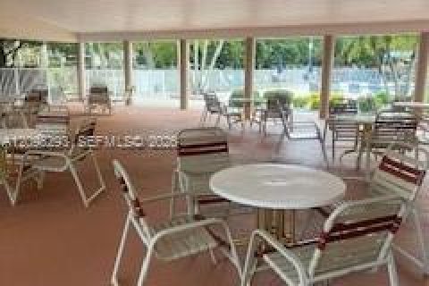 Condo in Tamarac, Florida, 2 bedrooms  № 2399984 - photo 7