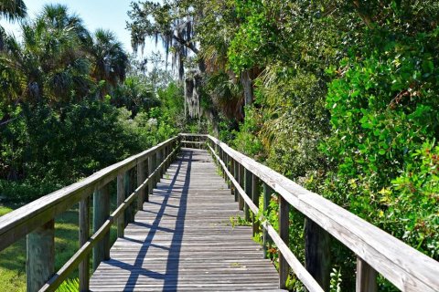 House in Bradenton, Florida 2 bedrooms, 183.39 sq.m. № 2230882 - photo 13