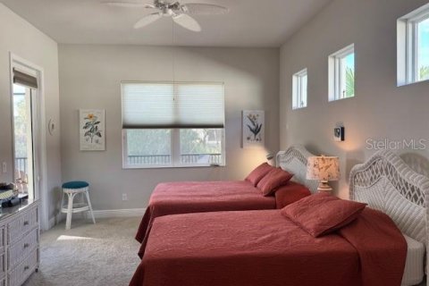 House in Bradenton, Florida 2 bedrooms, 183.39 sq.m. № 2230882 - photo 5