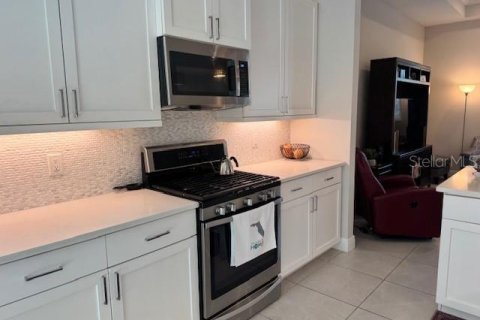 House in Bradenton, Florida 2 bedrooms, 183.39 sq.m. № 2230882 - photo 3