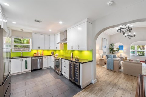Casa en venta en Miami, Florida, 3 dormitorios, 173.73 m2 № 1940938 - foto 5