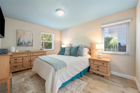 Casa en venta en Miami, Florida, 3 dormitorios, 173.73 m2 № 1940938 - foto 15