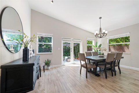 Casa en venta en Miami, Florida, 3 dormitorios, 173.73 m2 № 1940938 - foto 9
