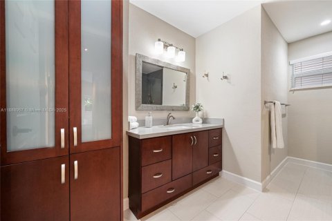 Casa en venta en Miami, Florida, 3 dormitorios, 173.73 m2 № 1940938 - foto 13
