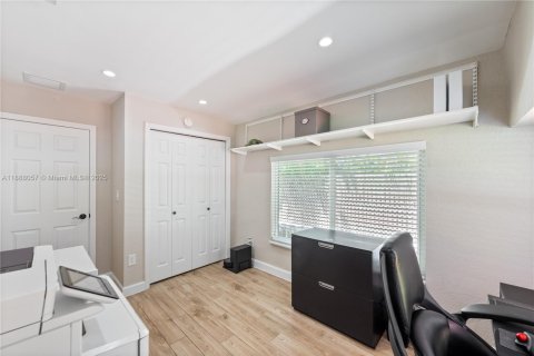 Casa en venta en Miami, Florida, 3 dormitorios, 173.73 m2 № 1940938 - foto 19