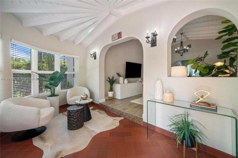 Casa en venta en Miami, Florida, 3 dormitorios, 173.73 m2 № 1940938 - foto 3