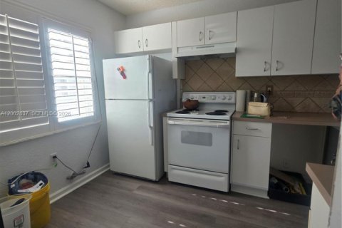 Townhouse in Miami, Florida 3 bedrooms, 106.84 sq.m. № 2068067 - photo 11