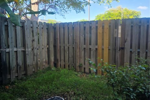 Townhouse in Miami, Florida 3 bedrooms, 106.84 sq.m. № 2068067 - photo 25