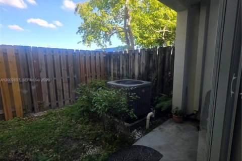 Townhouse in Miami, Florida 3 bedrooms, 106.84 sq.m. № 2068067 - photo 29