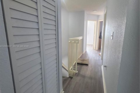 Townhouse in Miami, Florida 3 bedrooms, 106.84 sq.m. № 2068067 - photo 9