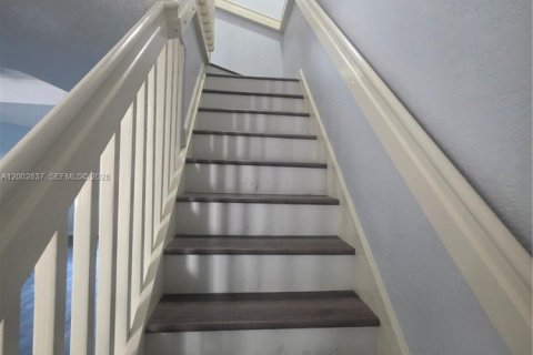 Townhouse in Miami, Florida 3 bedrooms, 106.84 sq.m. № 2068067 - photo 17