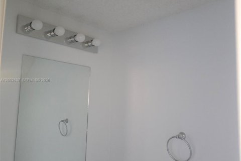 Townhouse in Miami, Florida 3 bedrooms, 106.84 sq.m. № 2068067 - photo 27