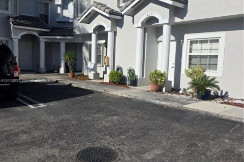 Townhouse in Miami, Florida 3 bedrooms, 106.84 sq.m. № 2068067