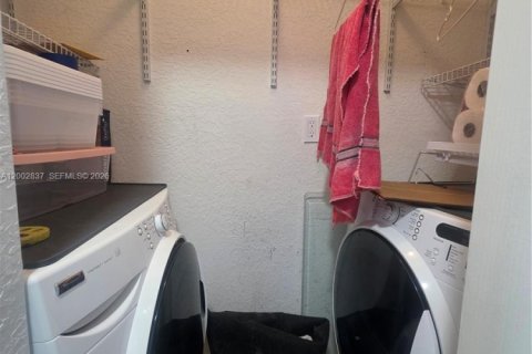 Townhouse in Miami, Florida 3 bedrooms, 106.84 sq.m. № 2068067 - photo 22