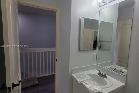 Townhouse in Miami, Florida 3 bedrooms, 106.84 sq.m. № 2068067 - photo 15