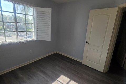 Townhouse in Miami, Florida 3 bedrooms, 106.84 sq.m. № 2068067 - photo 4