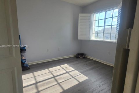 Townhouse in Miami, Florida 3 bedrooms, 106.84 sq.m. № 2068067 - photo 13