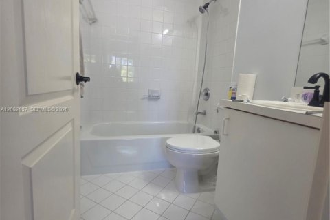 Townhouse in Miami, Florida 3 bedrooms, 106.84 sq.m. № 2068067 - photo 21