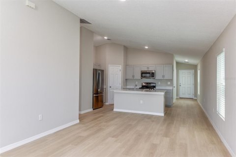 House in Haines City, Florida 3 bedrooms, 150.04 sq.m. № 2149440 - photo 13