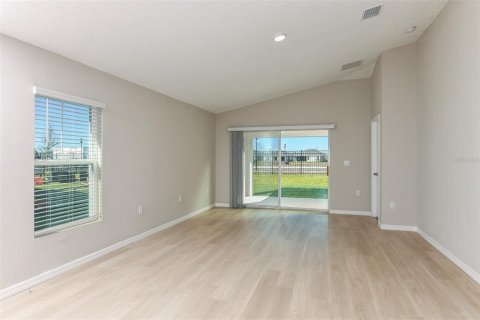 House in Haines City, Florida 3 bedrooms, 150.04 sq.m. № 2149440 - photo 15