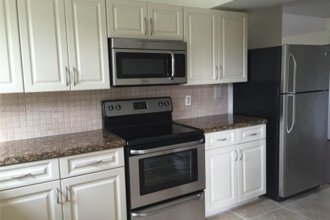 Copropriété à louer à Miami, Floride: 1 chambre, 69.4 m2 № 1995499 - photo 12