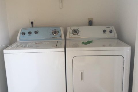 Copropriété à louer à Miami, Floride: 1 chambre, 69.4 m2 № 1995499 - photo 15