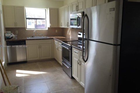 Copropriété à louer à Miami, Floride: 1 chambre, 69.4 m2 № 1995499 - photo 10