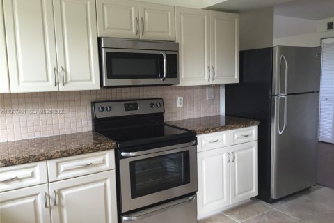 Copropriété à louer à Miami, Floride: 1 chambre, 69.4 m2 № 1995499 - photo 13