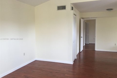 Copropriété à louer à Miami, Floride: 1 chambre, 69.4 m2 № 1995499 - photo 7