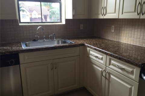 Copropriété à louer à Miami, Floride: 1 chambre, 69.4 m2 № 1995499 - photo 14