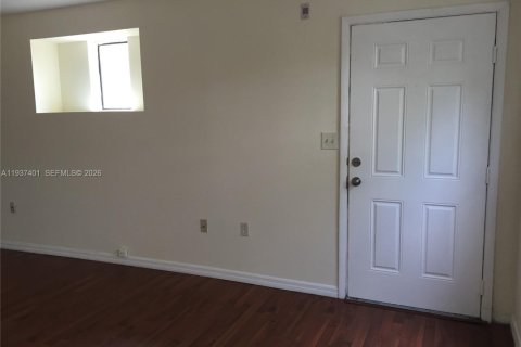 Copropriété à louer à Miami, Floride: 1 chambre, 69.4 m2 № 1995499 - photo 3