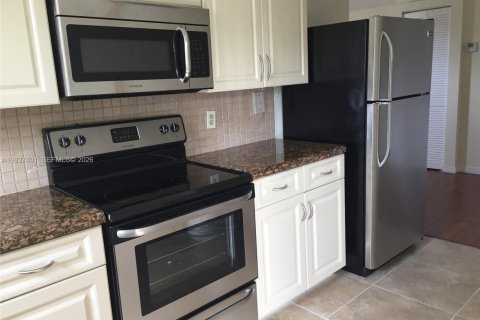 Copropriété à louer à Miami, Floride: 1 chambre, 69.4 m2 № 1995499 - photo 11